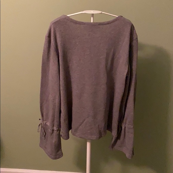 🔴grey & grey NWT woman’s shirt 🔴 - Picture 2 of 4